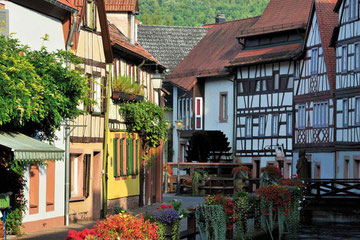 Oft spricht eine mögliche Steuerersparnis für den Erwerb unter Denkmalschutz stehender Immobilien. Foto: BHW