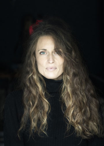 Flor, Artisane Créatrice en Maroquinerie de cuir
