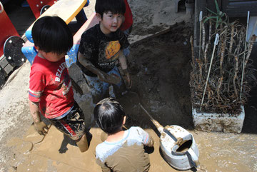 こちらは、砂場ならぬ「土」場です。