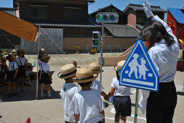 園庭に道路ができました。