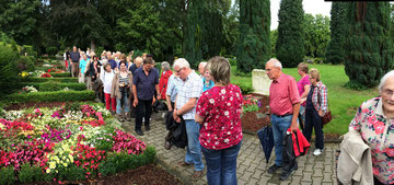 Großes Interesse an Friedhofsführung