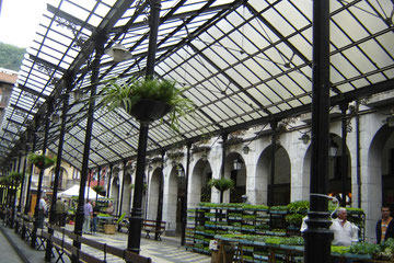 Berdura Plaza, marché aux fleurs