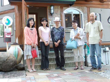 写真中央、畠山定男氏