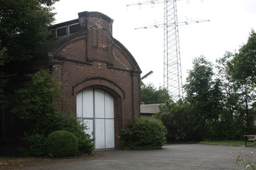 Vor dem Ruderhaus, der ehemalige Lokschuppen der Zeche Prosper I, wird der Film "Vicent will Meer!" gezeigt. Foto: Stadt Bottrop