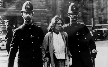 Emmeline Pankhurst anholdes