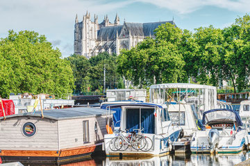Nantes 16 - Vue de la cathédrale depuis les quais de la Loire