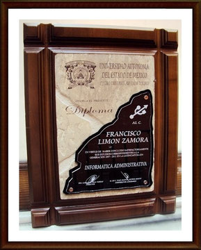 Diploma Piramidal con acrilico
