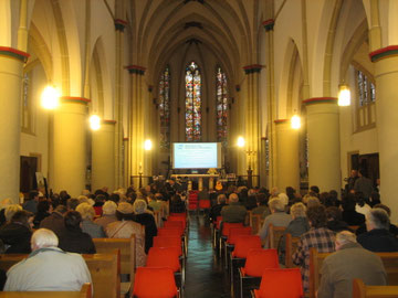 Blick in die Kirche zu Holzweiler.