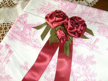 fleurs en tissus fabriquées par mes soins pour le mariage de  Frida Maria FINLANDE