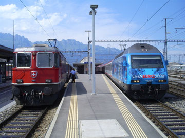 Links: Zug 15162 - Rechts: Zug EC 160 in Buchs (SG)