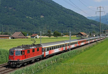 Zug 15162 bei Bilten - Foto: Neel Bechtiger
