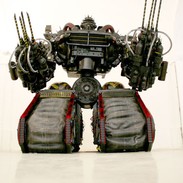 Lampo 19-13. Miner Robot sculpture, different materials, recycle design. 230x230x230cm ca. Winner project at Recupage contest and exhibition.