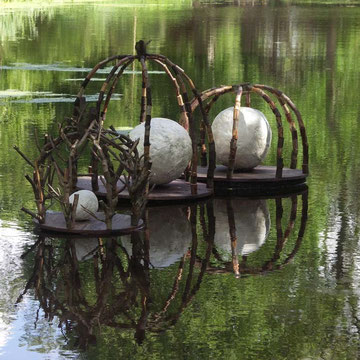 "Ei-nerlei" Papier,Gips,Holz  Land-art Symposium in Starkow 2006