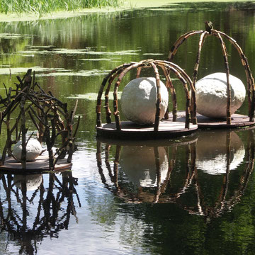 "Ei-nerlei" Papier,Gips,Holz  Land-art Symposium in Starkow 2006