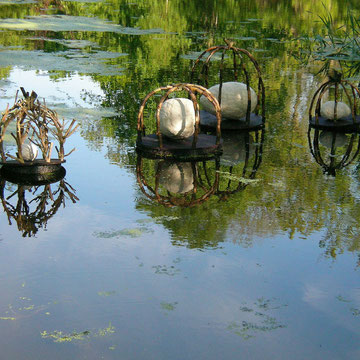 "Ei-nerlei" Papier,Gips,Holz  Land-art Symposium in Starkow 2006