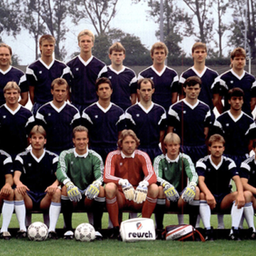 In Den Jahren 1988 Bis 1991 Kam Der Heutige Stand 2018 Sponsor Auf Das Trikot In Dieser Sportlich Schwierigen Zeit Spielte Die Arminia Trotz Der Schonen Trikots Oft Vor Einer Kleinen Zuschauerzahl
