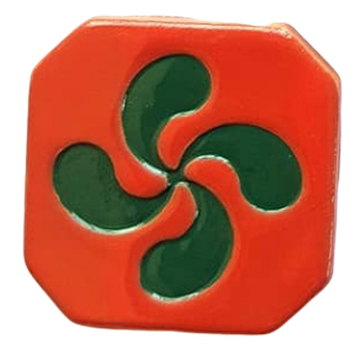 Magnet Croix Basque émaillé  - croix émaillé vert et extérieur rouge