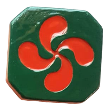 Magnet Croix Basque émaillé - croix émaillé rouge et extérieur vert