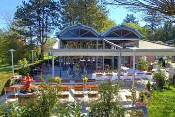 Restaurant Rosengarten in Lörrach mit überdachter Gartenwirtschaft und Pavillon