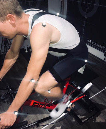 Abgleich der Leomo-Messwerte im Bikefittinglabor bei iQ athletik