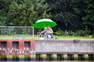 Angler am Nord- Ostsee- Kanal