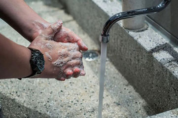 lavage des mains à la menuiserie Lethu pour lutter covid 19 