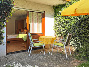 Terrasse und Blick auf das Ferienappartement