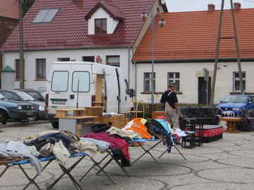 Möbel und Kleider aus zweiter Hand sind noch begehrt.