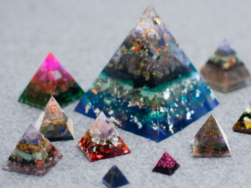 Energetische Pyramiden in 4 Größen