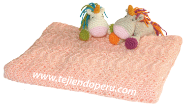 Cobija para bebe tejida con el punto fantasía # 45: ondas con abanicos a crochet