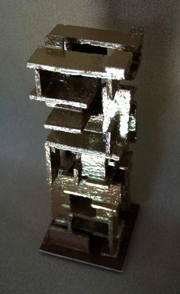 Terre cuite, socle acier - Hauteur : 38cm - Largeur : 12cm (16cm avec le socle) - Profondeur : 12cm (16cm avec le socle) - Collection Privée (France)