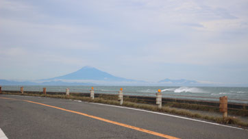 御前崎の海岸線沿いからは富士山が見えてドライブも楽しくなります☺