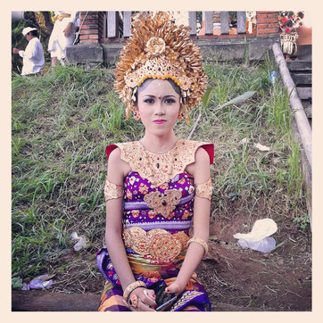 Princesse à la cérémonie de crémation de la reine, Klungkung, Bali, Indonésie, 29.06.2014