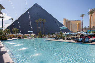 Berühmte Hotels Las Vegas: Pyramide in der Wüste