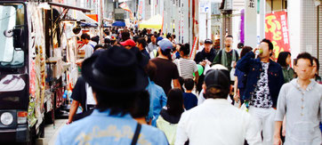 富士宮やきそばなどのB級グルメが立ち並ぶ