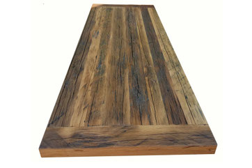Kollektion maßgefertigter Tischplatten und Arbeitsplatten aus Altholz.
