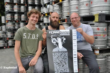  Joris Ongena en Gunther Bracke, de ontwerpers van de affiche, samen met voorzitter Bernie Caessens