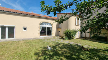jardin clos de mur pour accueillir des chiens