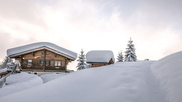 Chalet im Winter - Foto Pixapay
