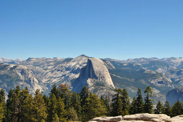 Blik auf den Halfdom im Yosemite auf der busreise usa westen