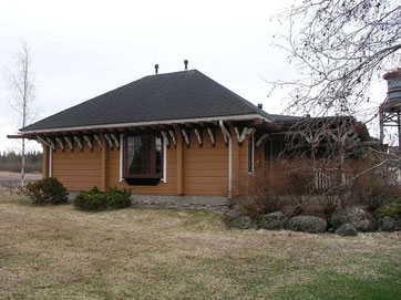 Blockhaus Bungalow mit Walmdach - Hausbau - Blockhäuser, Holzhäuser, Immobilien, Wohnblockhaus, Haus, Eigenheim, Bauen, Baustelle, Grundstück, Neubau, Architektenhaus, Bauvorhaben, Nachbarschaft, Stadtvilla, Keller