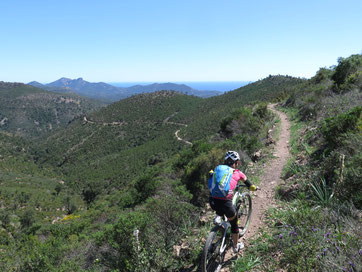 Spannende Enduro Strecken auf der exklusiven e-Bike Reise mit e-motion und emountainbikereisen.ch