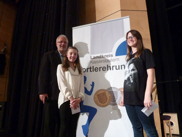 Vereinsvorsitzender Thomas Wansch, Lina Peters, Maja Pelt (v.l.n.r.)