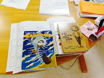 おっと…、これはシルバーウィーク中の要約宿題です。小学生それぞれに合わせた本を準備しました!