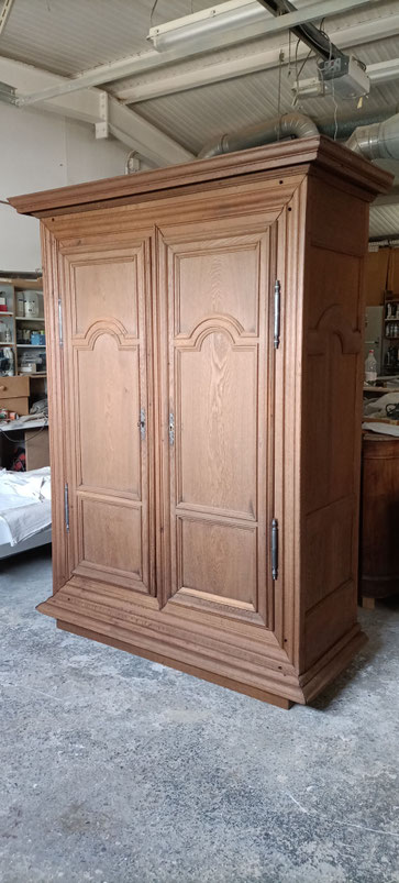 armoire en chêne massif anthonee