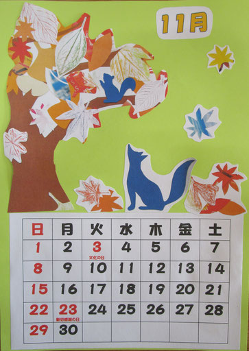 11月のカレンダー作りは、秋の葉いろいろです。ヒューっていう風が葉を落とします。