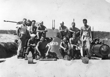 John F. Kennedy und die Mannschaft der PT-109, 1943
