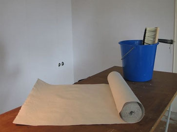 Das Tapezieren kann beginnen - Allergiker, Raumklima, Holzlasur, Schadstoffe, Tapete, Blockhaus Bausatz, Trockenbauplatten, EnEV, Gipskartonplatte, Renovieren, diffusionsoffen, günstige Blockbohlenhäuser, winterfestes, isoliertes Holzhaus, Eigenleistung