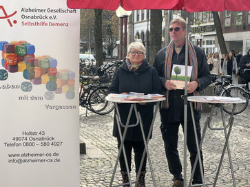 Frau Wehrmeyer und Herr Michels auf dem Wochenmarkt in Osnabrück
