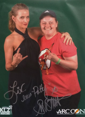 Shantel VanSanten (the Flash) photo op